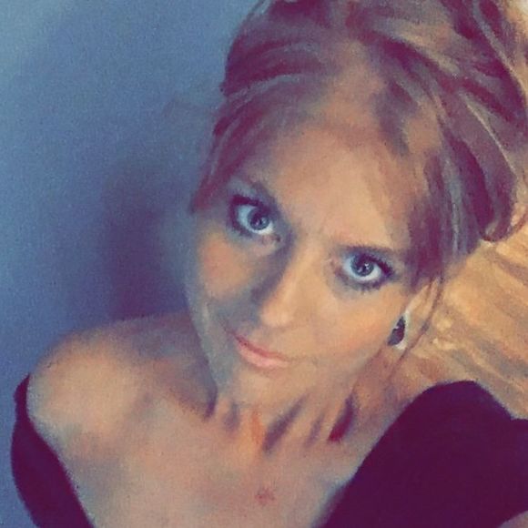 Meet your Posher, Danielle - Picture 1 of 1